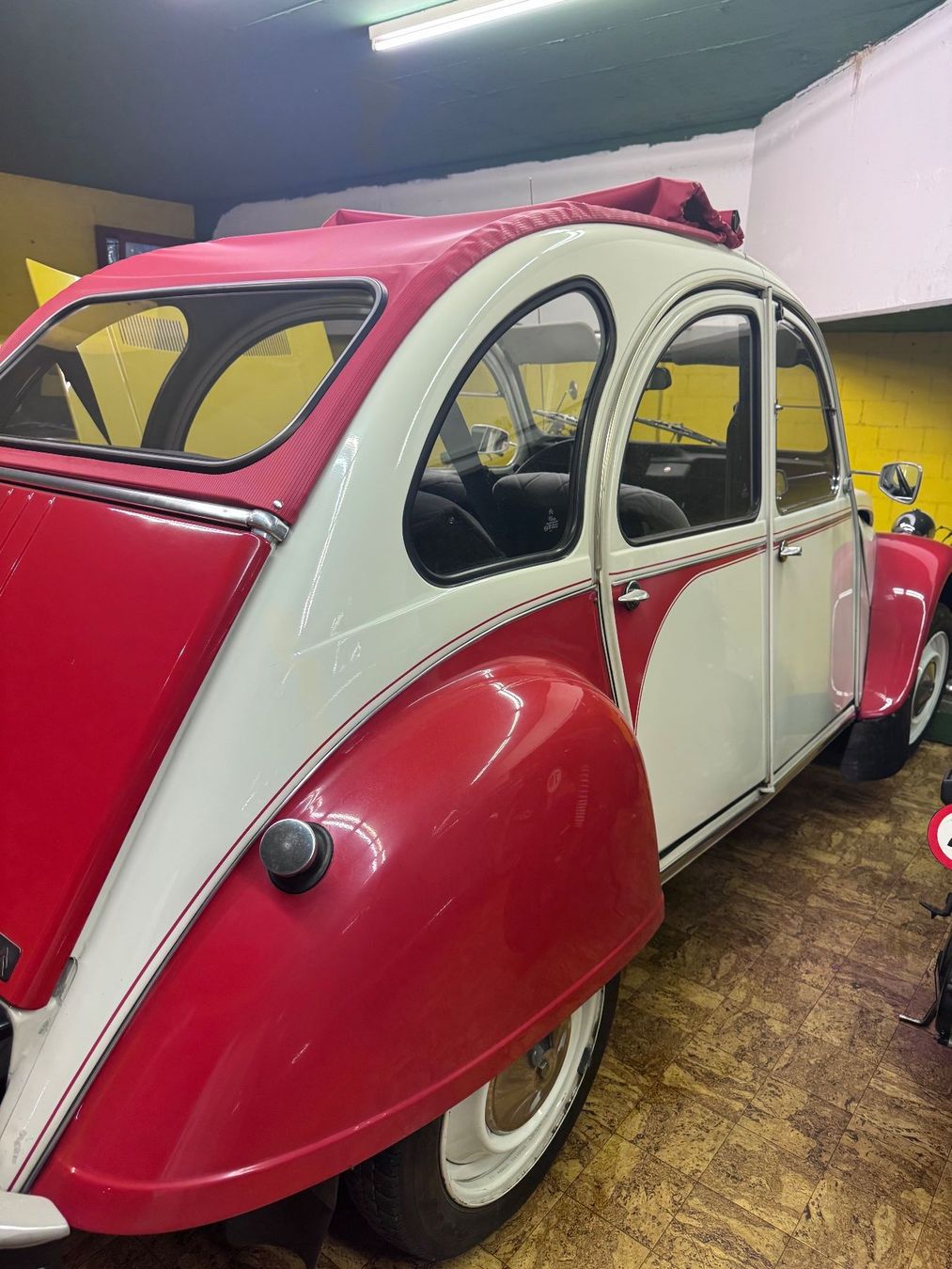Citroën Automobili: Citroen 2 CV 6 – Usato da Arbon venduto da mel_vmk6 1