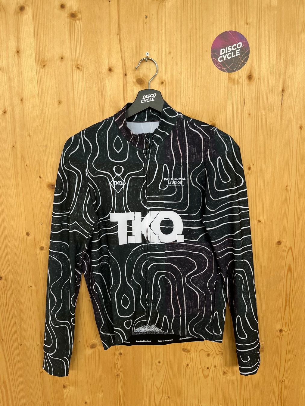 Pas Normal Studios Leibchen & Hosen: % Pas Normal Studios Men's T.K.O. Long Sleeve - L – Neu und originalverpackt aus Bern von Disco_Cycle