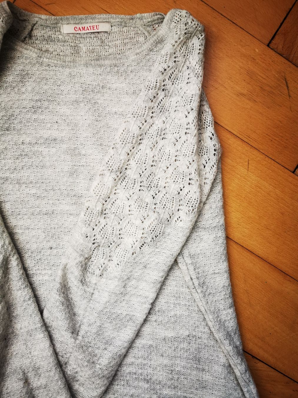 Top: Pull gris Camaieu dentelle, taille S – Usato da Peseux venduto da LaLoriotte 3