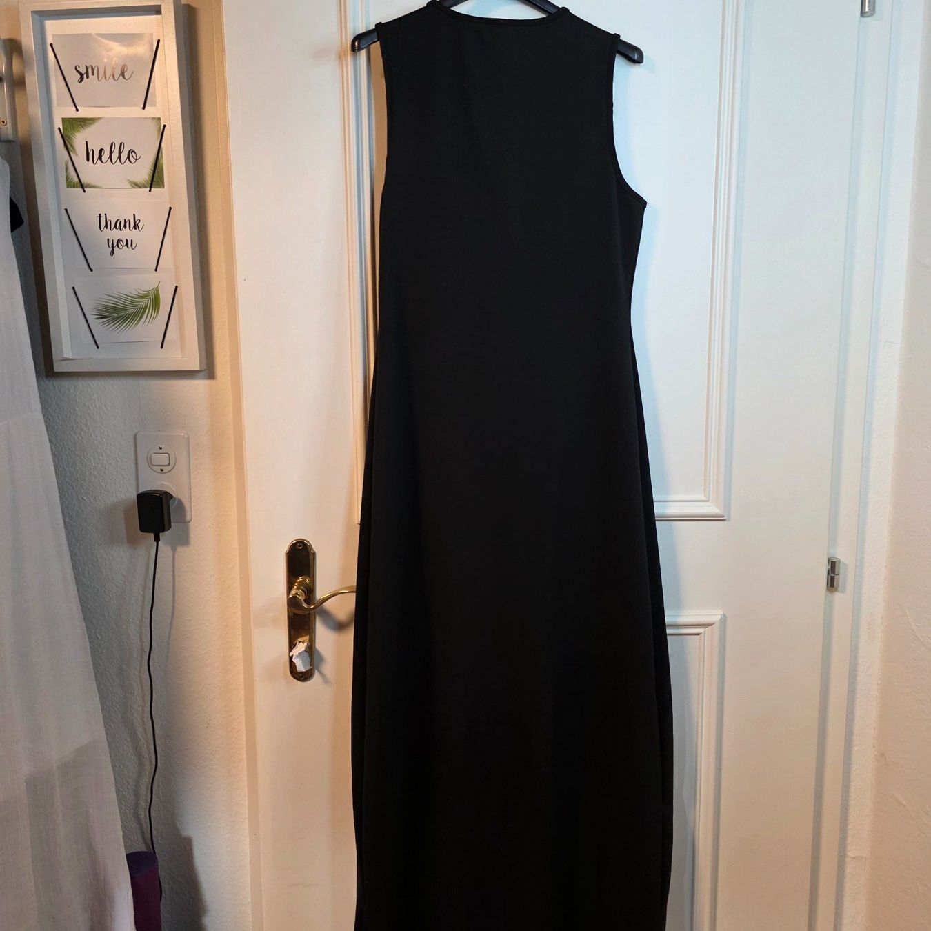 Kleider: Elegantes schwarzes Maxi Kleid mit Knöpfen M Button Down – Gebraucht aus Wald ZH von CapLux 7