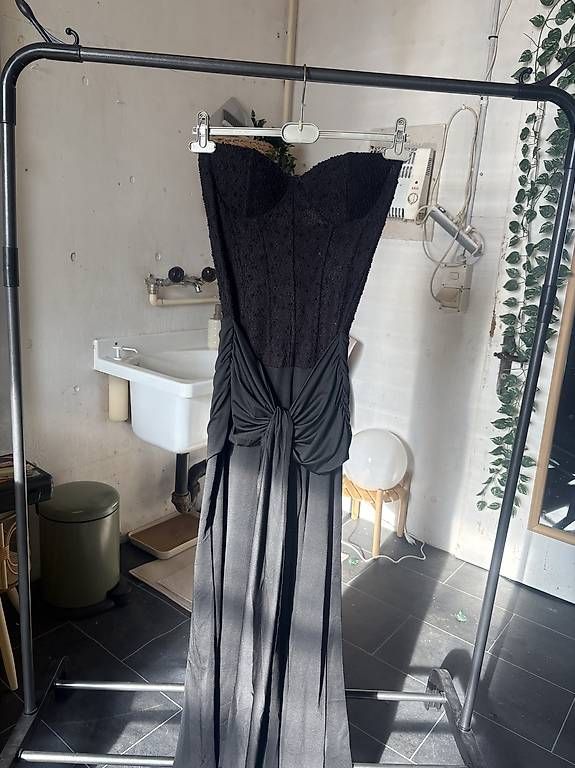 Robes: Schwarzes Abendkleid – D'occasion à Hellikon par ind_m7n8