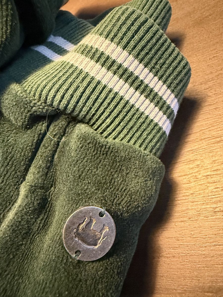 Lotti di vestiti: Drei Pullis / Jacken Grösse S gut erhalten Nichtraucher  – Usato da Tagelswangen venduto da Gizzmo..77 1
