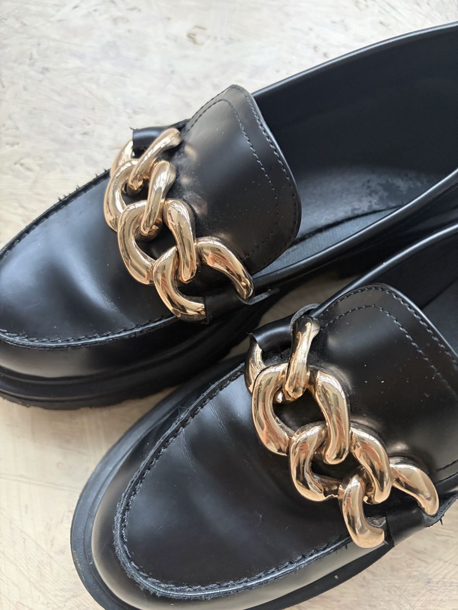 Damenschuhe: Black Loafers, Gold Details, 37 – Gebraucht aus Zürich von alg_qd2y 1