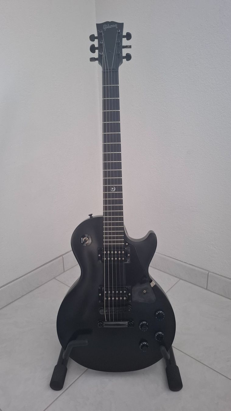 Gibson Musikinstrumente: Gibson Les Paul Studio Gothic - Year 2000 – With Case – Gebraucht aus Zumikon von marmite99 1
