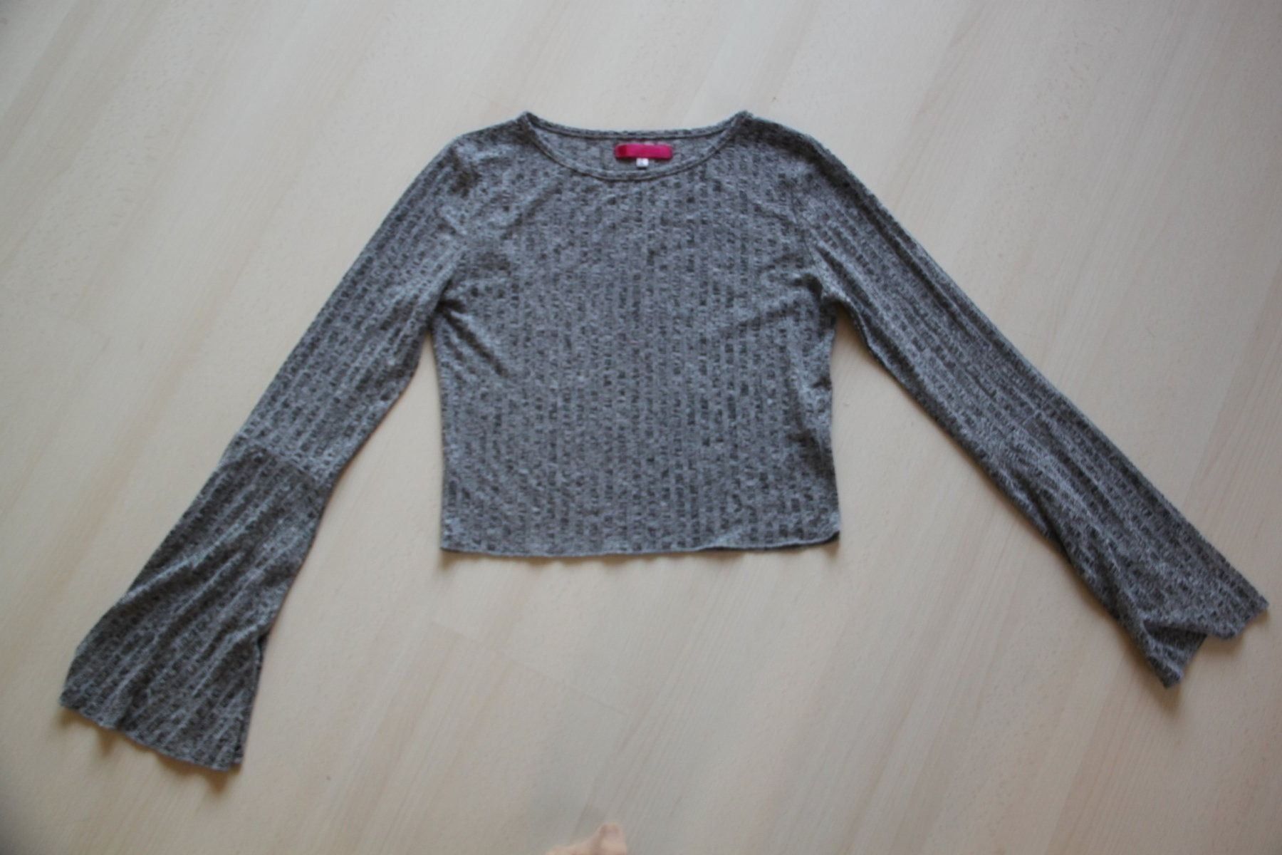 Pulls et sweat-shirts: Dünner Pullover mit Trompetenärmeln, Gr. 176 – D'occasion à Walterswil SO par peiper2