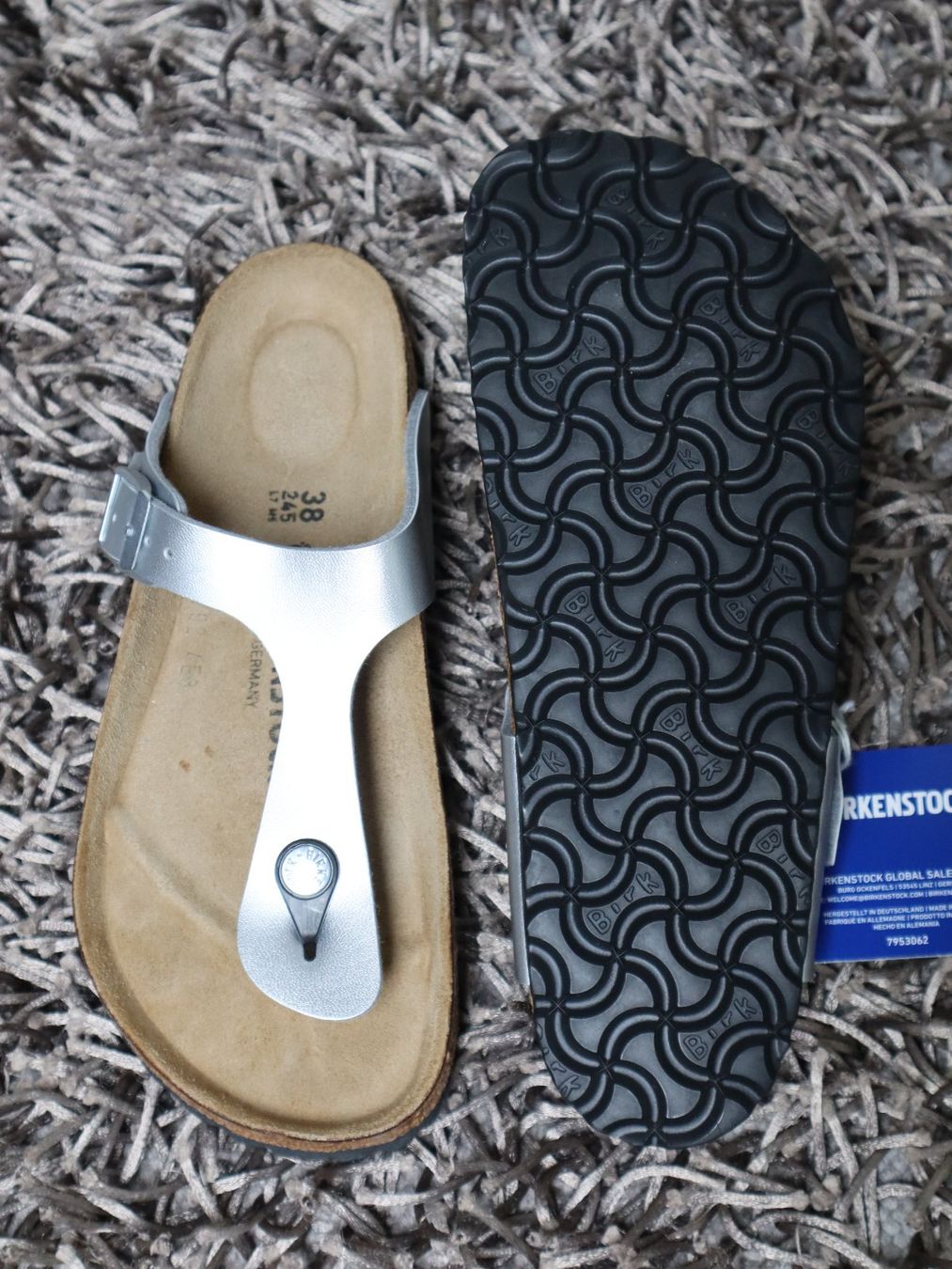 Birkenstock Scarpe da donna: Birkenstock, Gizeh, Gr. 38, silber, NEU – Nuovo e nell'imballaggio originale da Wattwil venduto da glueck 3