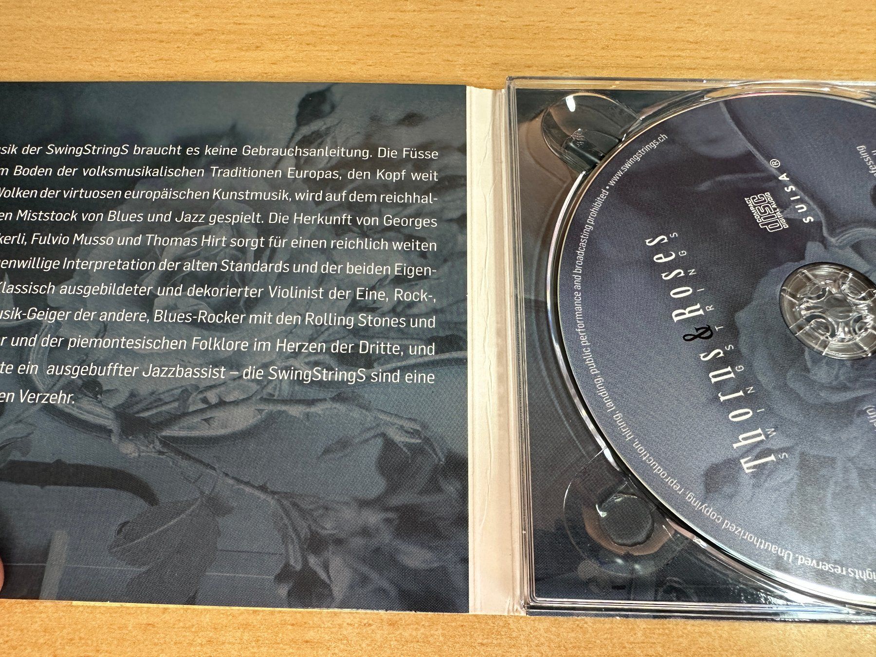 CDs: K0 SwingStringS - Thorns & Roses – D'occasion à Rikon im Tösstal par Alpenmutz 2