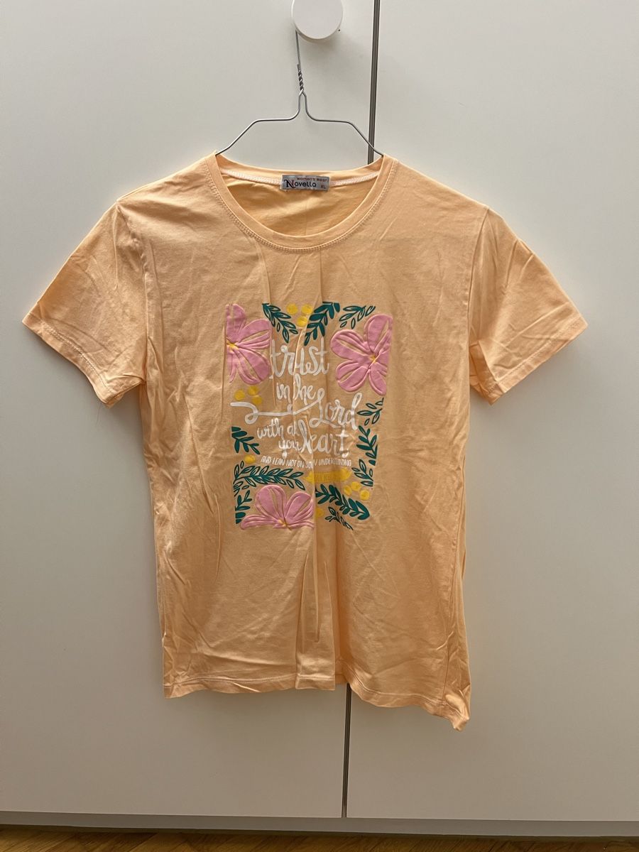 T-shirts: T shirt – D'occasion à Adliswil par avatar83