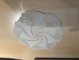 Handgestricktes Deckchen, weiss, Vintage, Top Zustand!