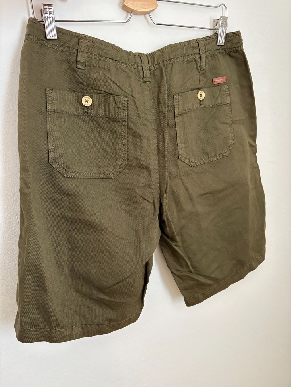 Pantaloni: Shorts estivi da uomo, verde militare – Usato da Bellinzona venduto da dan_m8pc 1