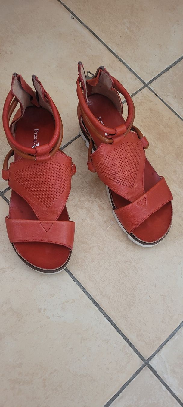 Scarpe da donna: Sandale cuir rouge 38 – Usato da Echallens venduto da frimousse2008