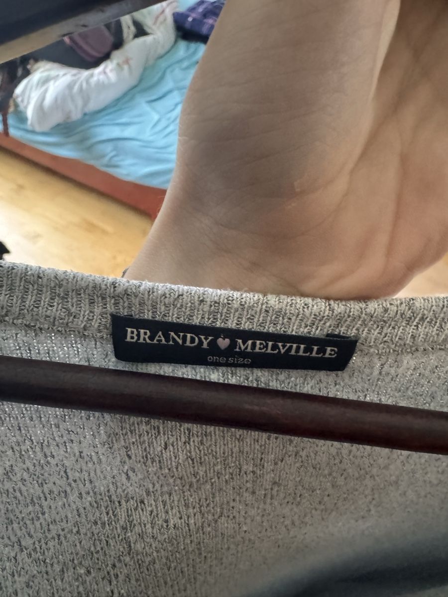 Brandy Melville Maglioni & Felpe: Pull Brandy Melville gris chiné col en V taille unique – Nuovo (secondo la descrizione) da Villars-sur-Glâne venduto da Oriane_ 2