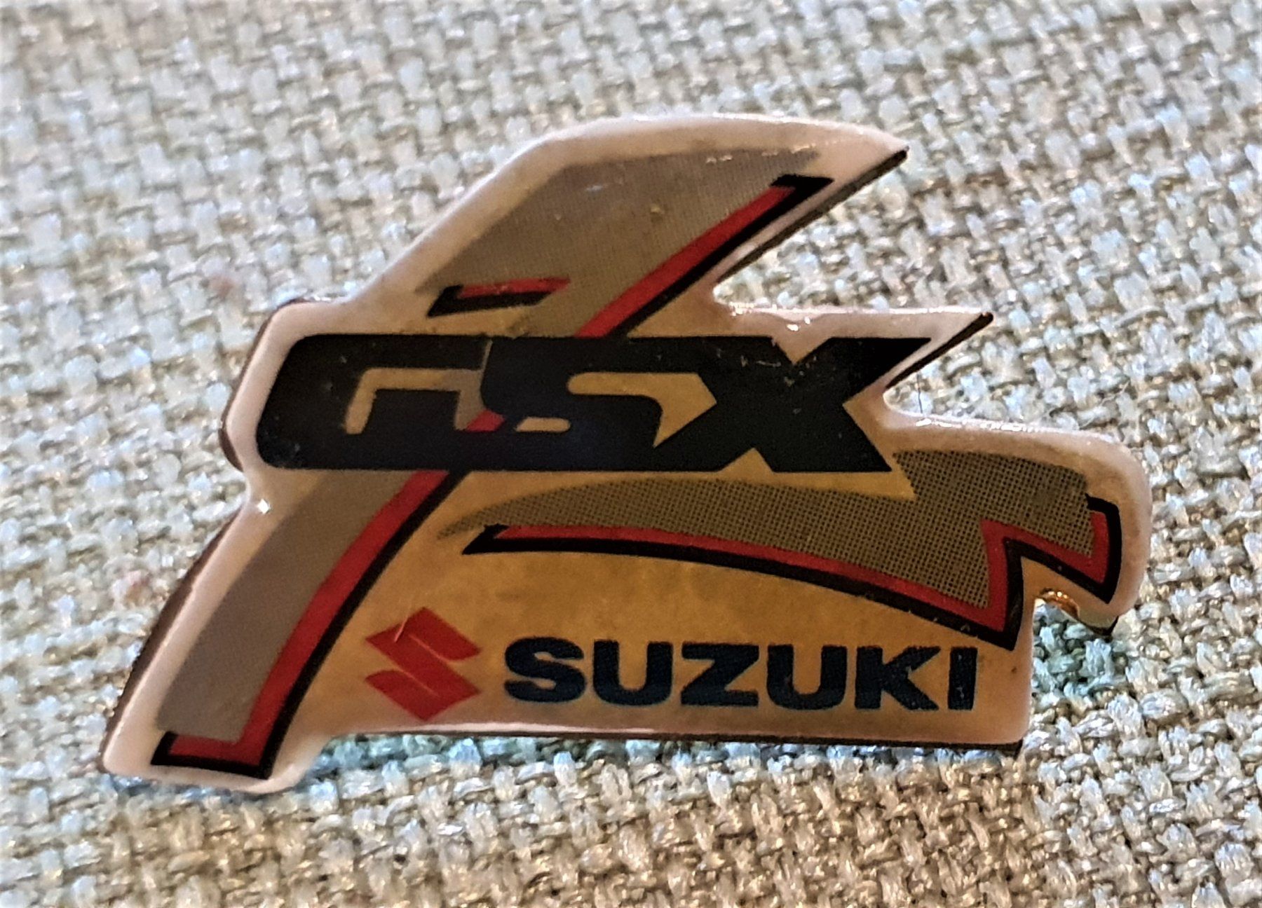 Placchette & Badge: G030 - Pin Motorrad Suzuki – Usato da Reinach BL venduto da Boston-Verkauf
