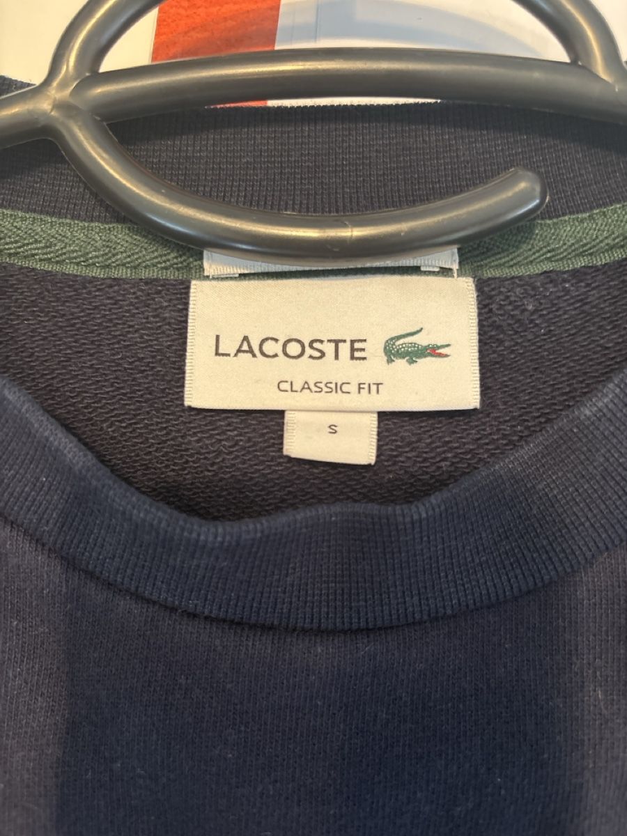 Lacoste Pullover & Sweatshirts: Sweatshirt Lacoste bleu marine taille S  – Gebraucht aus Sion von tchana77 2