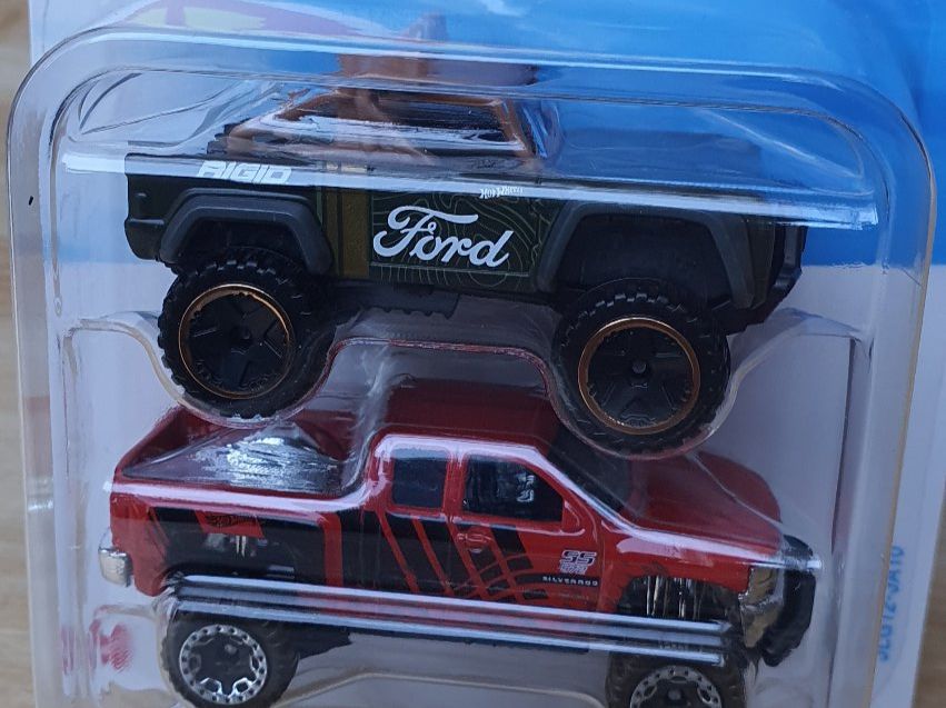Hot Wheels Modellini d'auto: Hot Wheels   2 PACK! TOP!  (2 x FORD) – Nuovo e nell'imballaggio originale da Horgen venduto da Wing27 2
