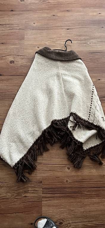 Sonstige Damenmode: Poncho Einheitsgrösse – Gebraucht aus Balsthal von Helvetai 1