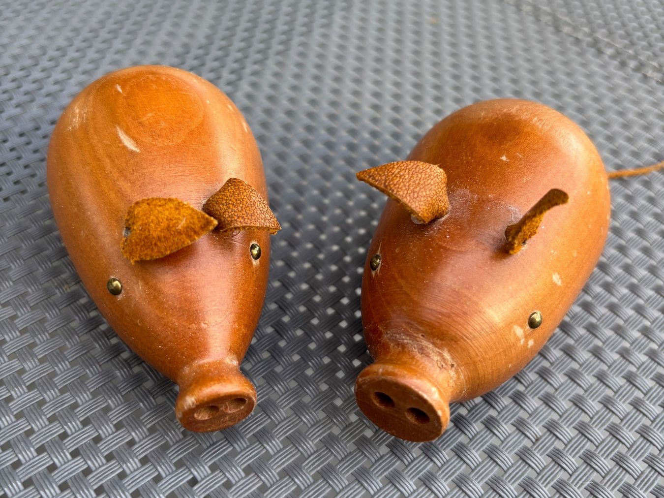 Statuette: Two wooden mid-century pigs – Usato da Steinhausen venduto da ChromeVintage 6