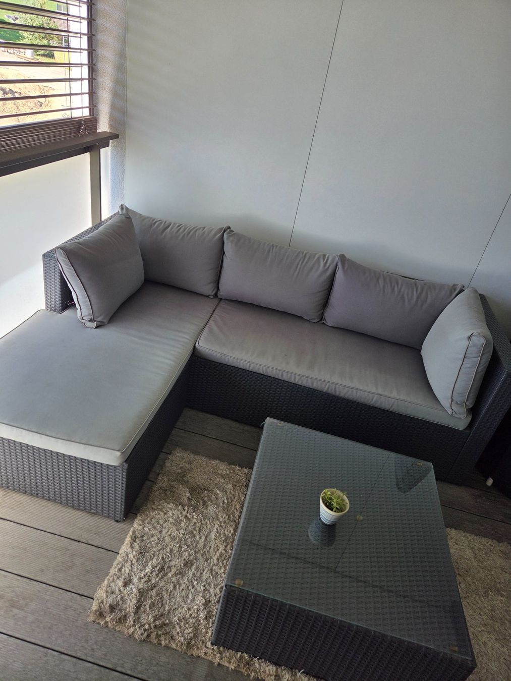 Poltrone: Rattan Lounge mit Tisch – Usato da Hergiswil LU venduto da famchr