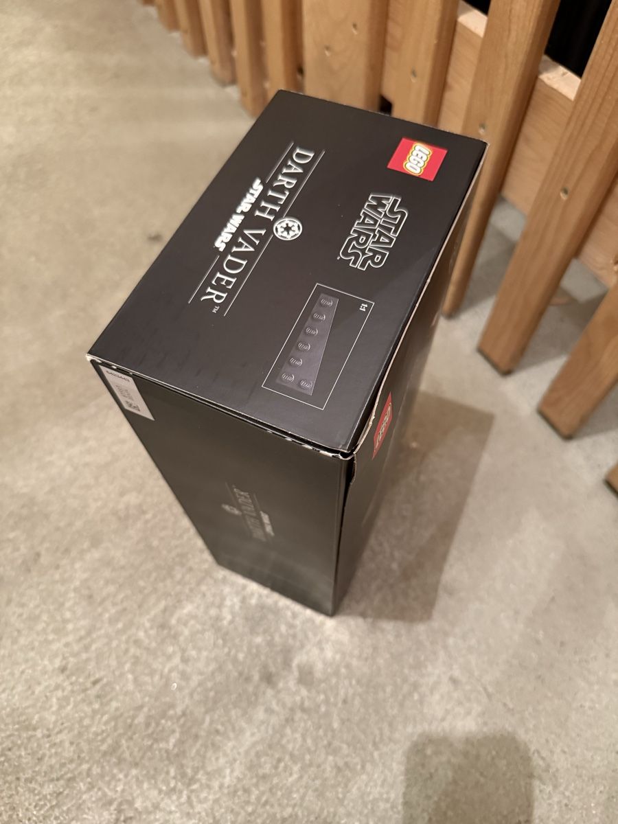 Lego Kit di costruzioni: LEGO Star Wars Darth Vader 75304 Helm – Nuovo e nell'imballaggio originale da Altendorf venduto da Memo-Shop 2