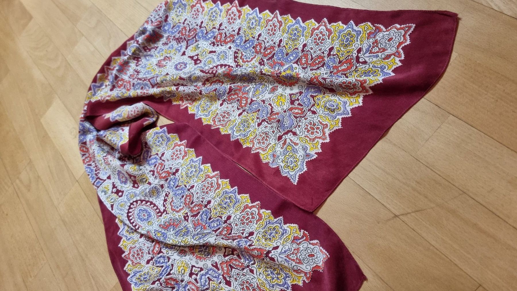 Foulard & Sciarpe: 🌺Foulard 🌺 – Usato da Wald ZH venduto da CapLux 2