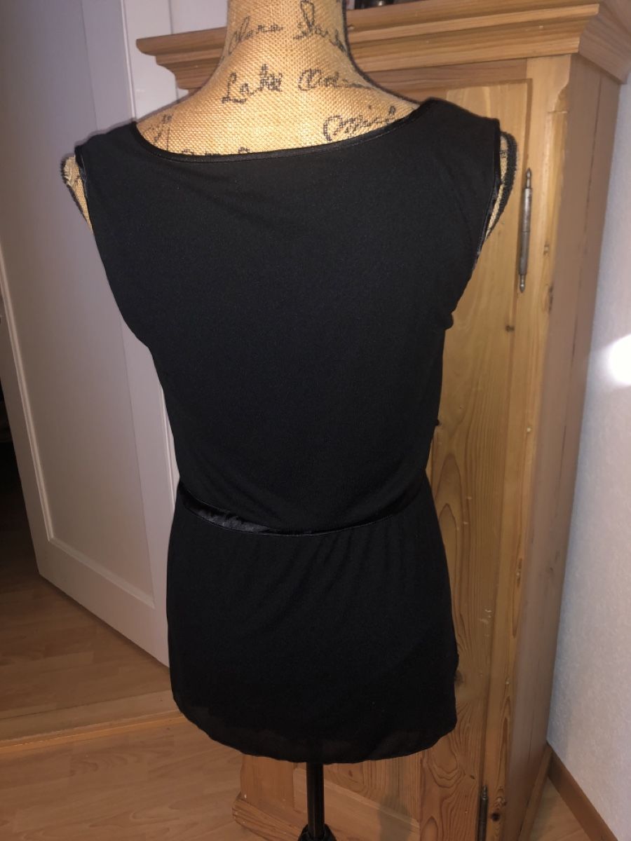 Top: Haut noire! – Usato da Biel/Bienne venduto da Lianumi