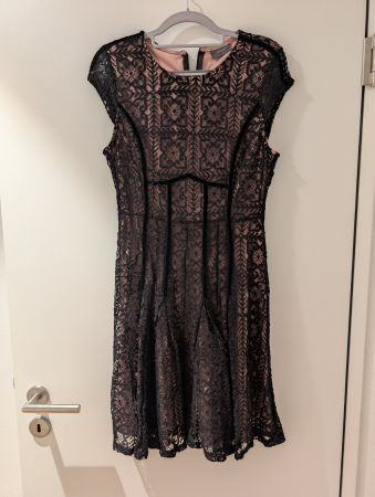 Elegantes Spitzenkleid schwarz/nude Gr. 38