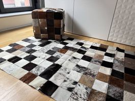 Echtes Kuhfell Patchwork Set: Teppich & Sitzhocker