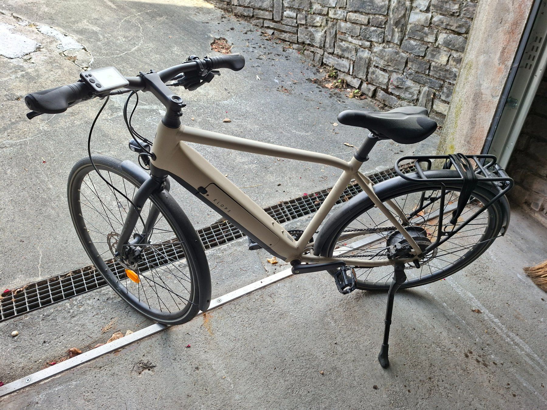 Decathlon Vélos: Elops E-City Bike Defekt – Défectueux à Matten b. Interl par WilliWilson