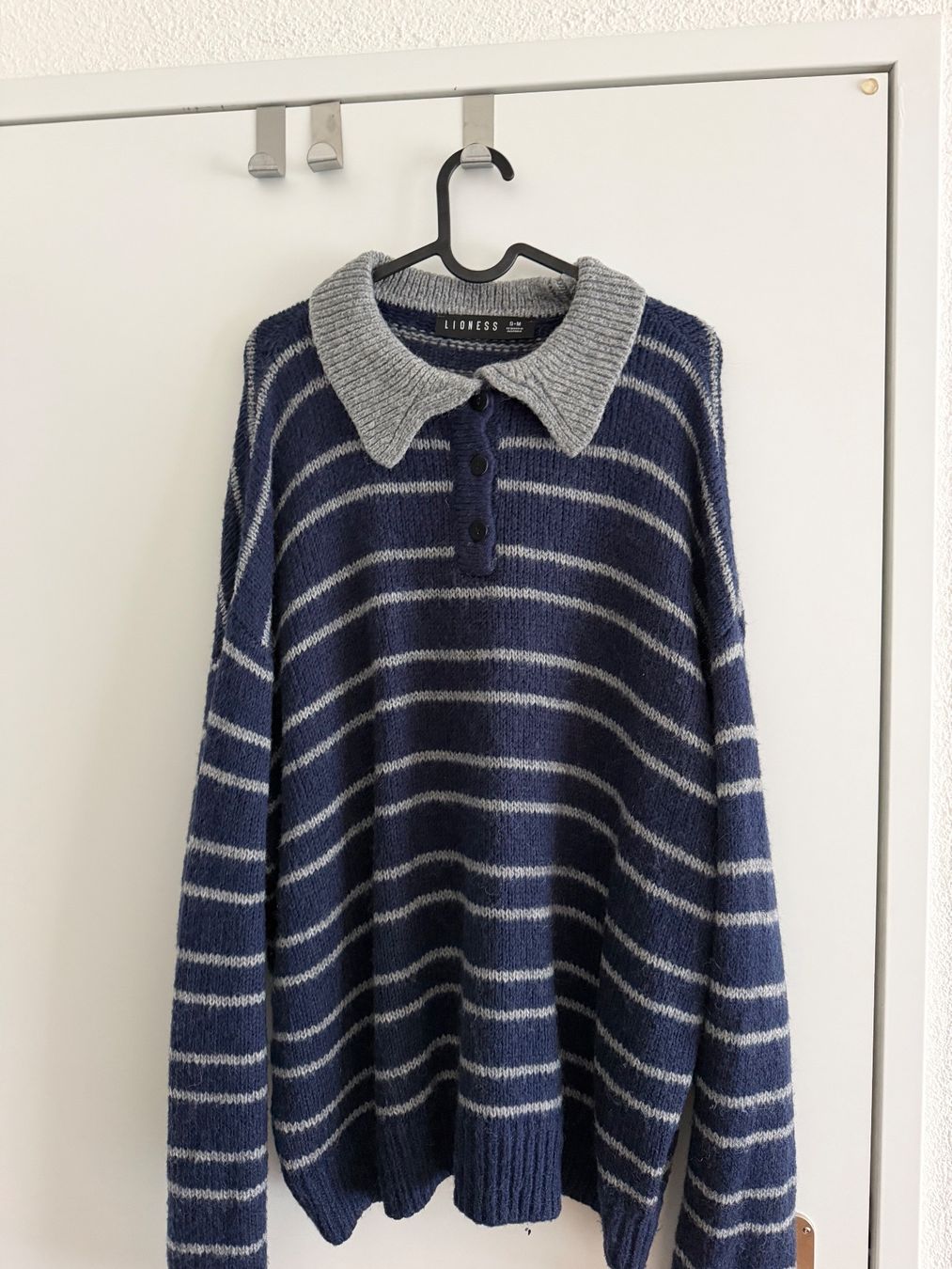 Pullover & Sweatshirts: Lioness Oversize Pullover Gr. S-M – Gebraucht aus Klingnau von Vdado 2