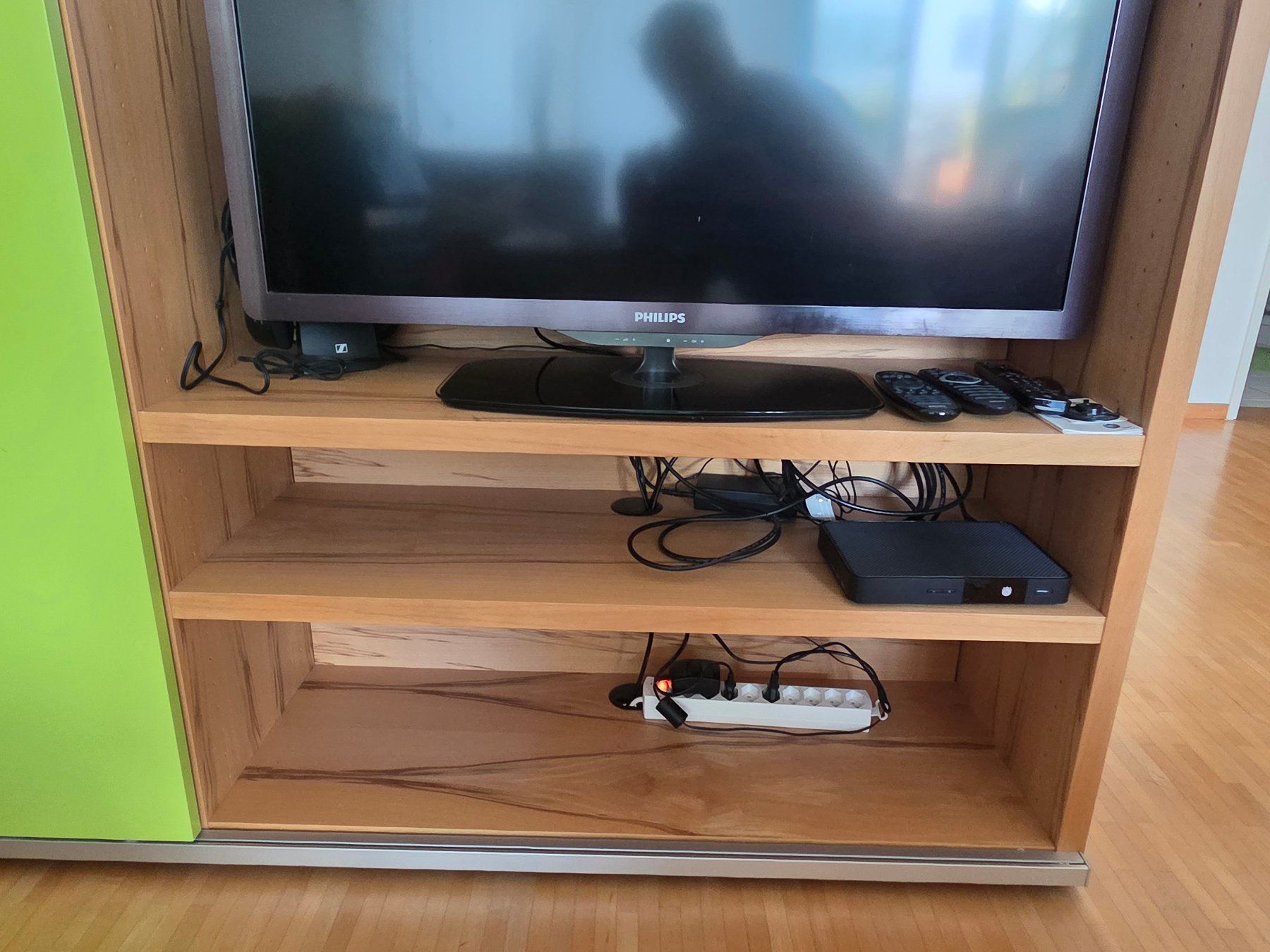 Mobili TV: Fernsehmöbel CH Vollholz – Usato da Adliswil venduto da Mikepike 4
