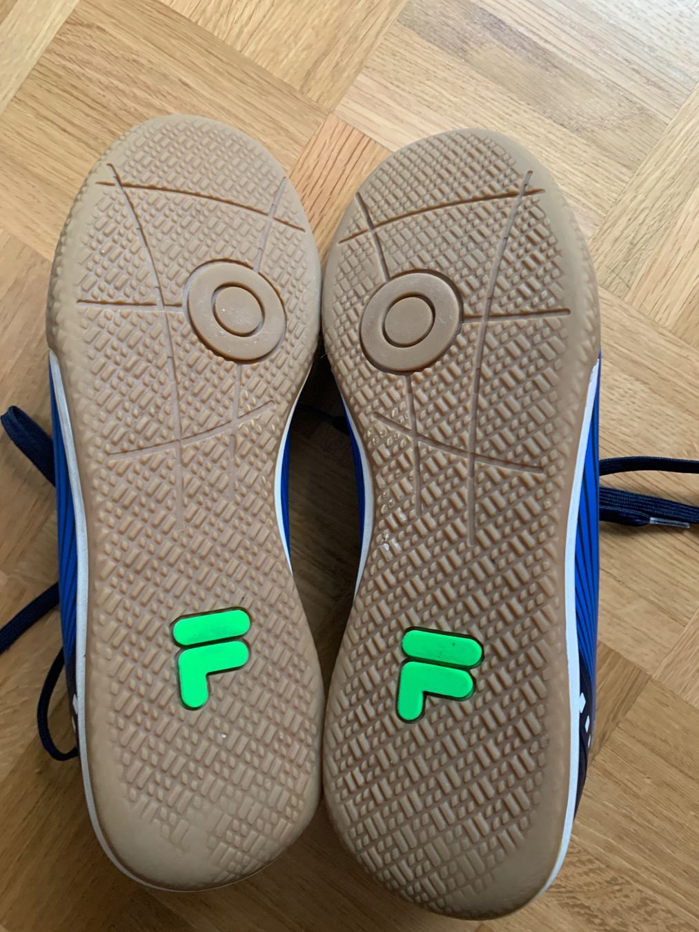 Fila Scarpe da uomo: Hallenschuhe Fila, Grösse 40 – Usato da Adliswil venduto da Baski7 2