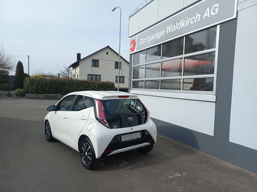 Toyota Automobili: Toyota Aygo 1.0 *ab MFK *ab Service *Top Zustand – Usato da Waldkirch venduto da Dorfgarage_W 4