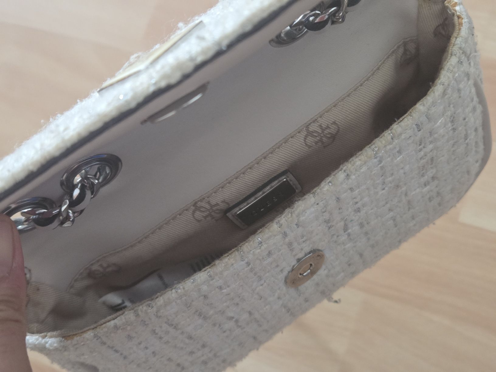 Guess Borse da donna: Guess Umhägetasche Tweed Weiss – Usato da Wettingen venduto da smilee1 2
