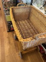 Wäschekorb auf Rädern, Weidengeflecht, Shabby Chic
