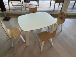 Kindertisch mit 4 Stühlen Holz weiss gebraucht