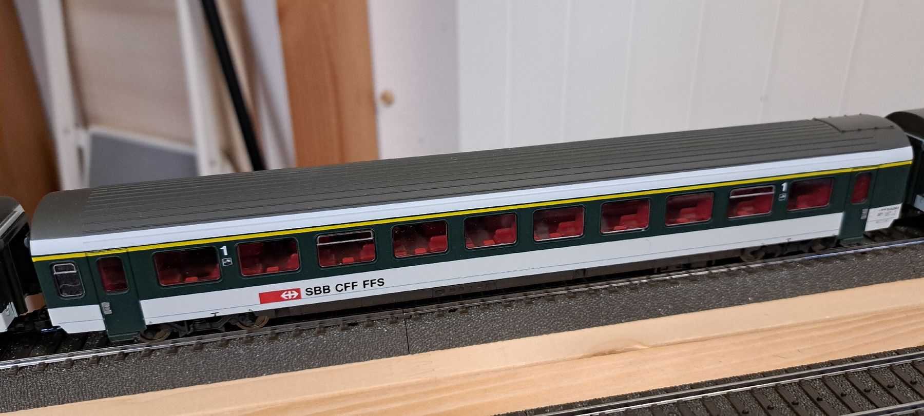 Roco Modelleisenbahnen: 5 Roco Wagen – Gebraucht aus Urdorf von Canyamel1 3