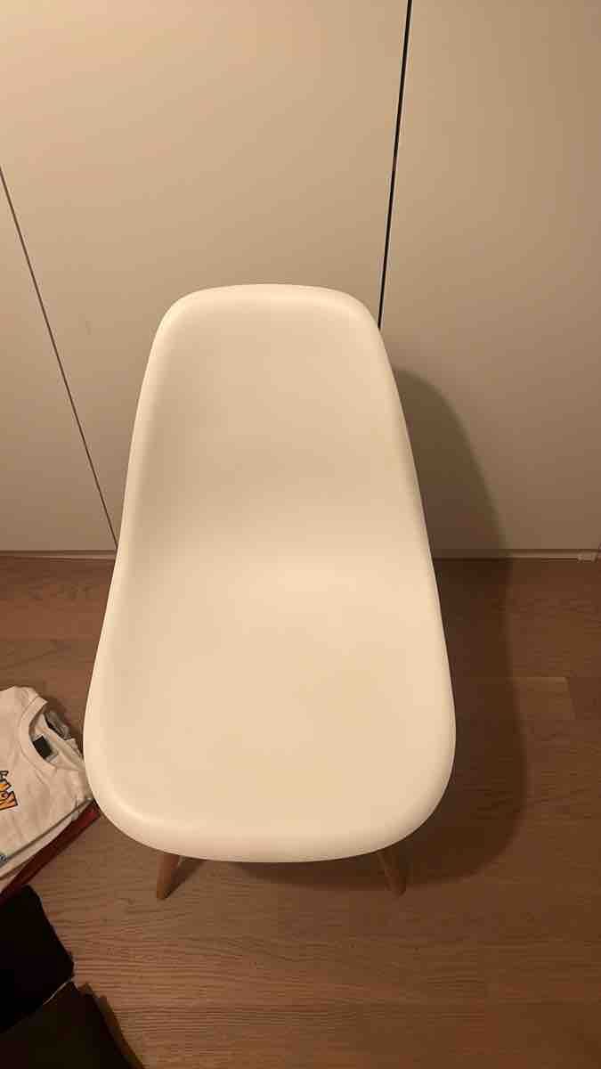 Modern Scandinavian Dining Chair in White, Like New. EAMES. (Neu ...