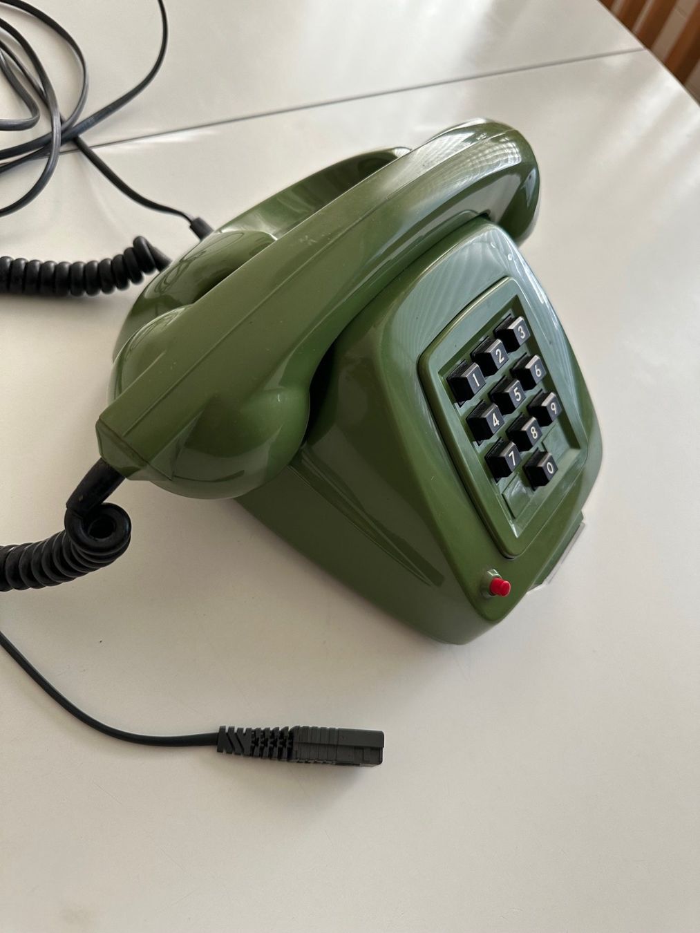 Telefone: Froschgrünes Tischtelefon – Gebraucht aus wangen von  2