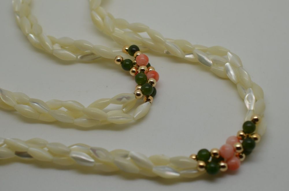 Joli collier en perles brunes claires nacrées (D'occasion) à MEYRIN pour CHF 8 - avec livraison