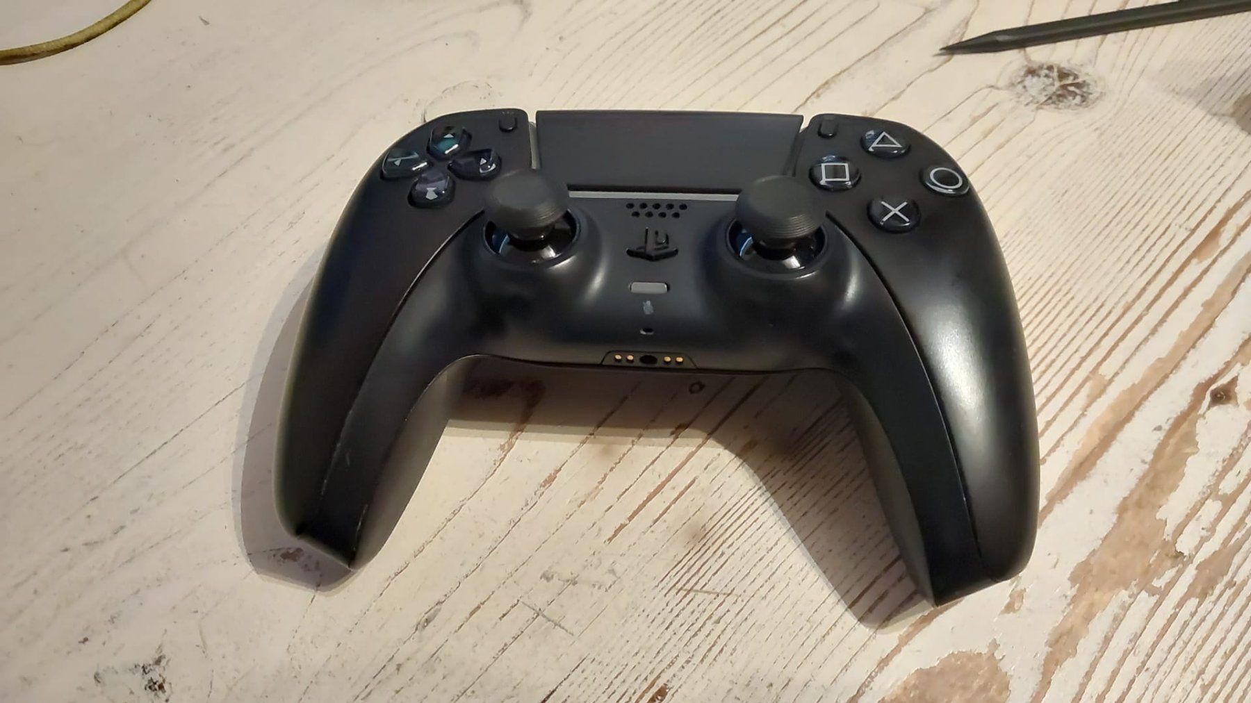 Sony Manettes: PS5 Dualsense Controller mit TMR-Joysticks – D'occasion à Henggart par Jan073