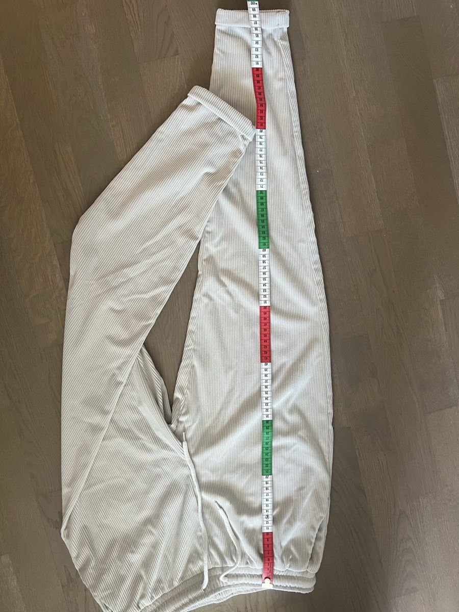 Pantaloni: Damen Hose gerippt – Usato da Kriens venduto da Luzernerin_K 6