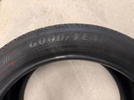 4 pneus été Goodyear 245 / 45 R19 avec seul. 89km !