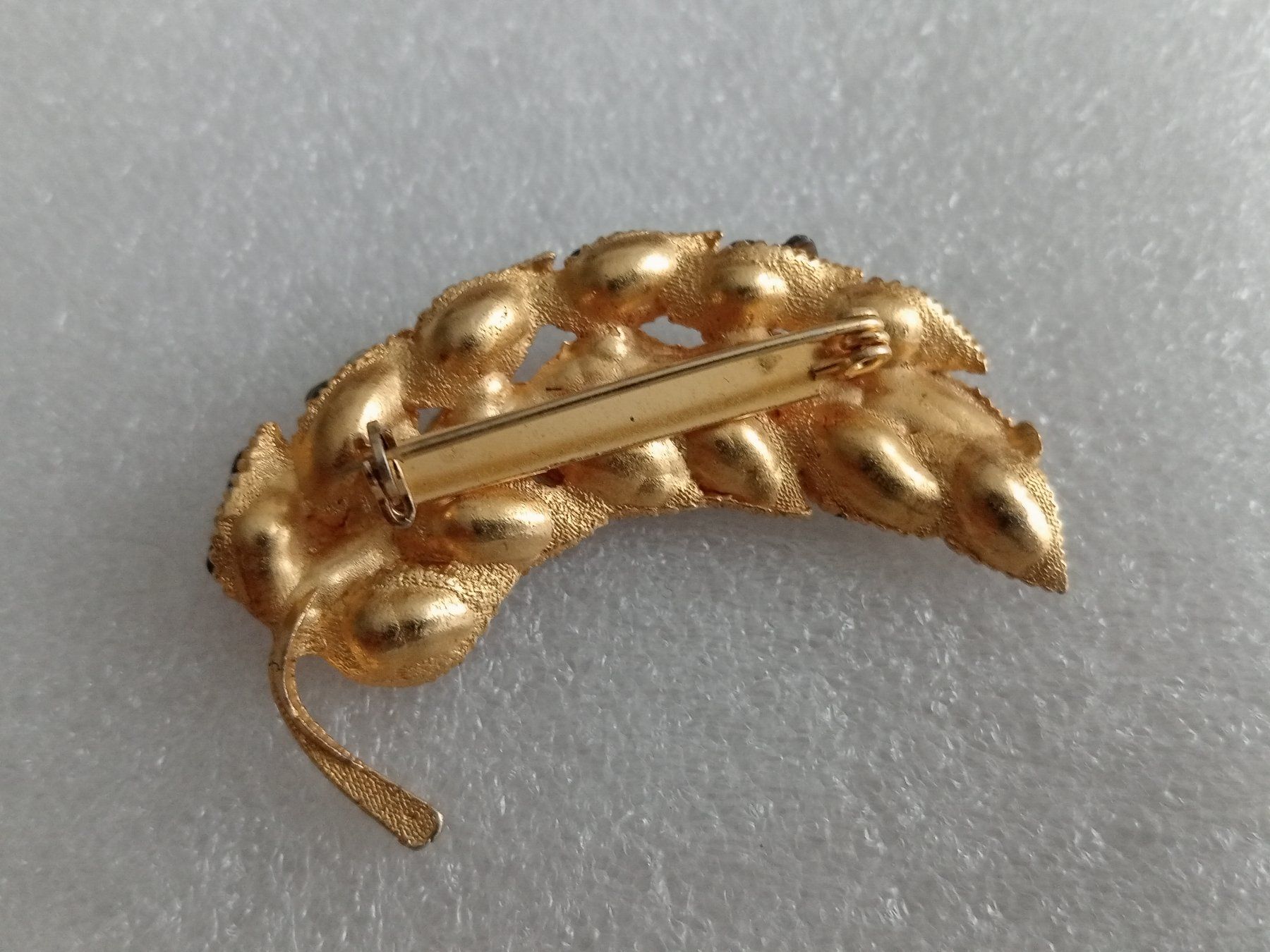 Broschen & Nadeln: Wunderschöne  Brosche mit schöne Stein, Gold Farbe – Gebraucht aus Zürich von sendbad 2