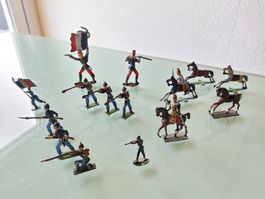 Lot de 15 petits soldats de plomb 