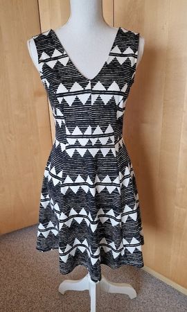 ❣️SOMMERKLEID SCHWARZ/WEISS, GR. S,  VON H&M