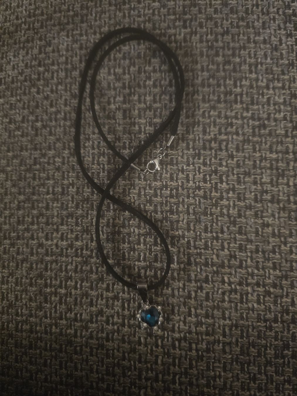 Catenine: Blaue Handgemachte Herzhalskette – Nuovo (secondo la descrizione) da Oberrohrdorf venduto da sbo_pq9x