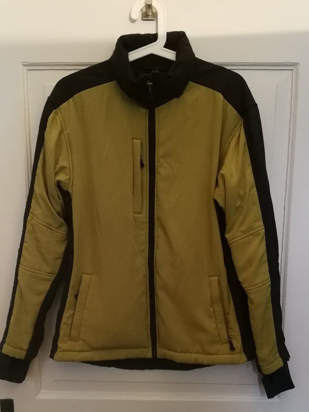 Jacken: Damen Sportjacke Winter Gr42 – Gebraucht aus Zürich von laude
