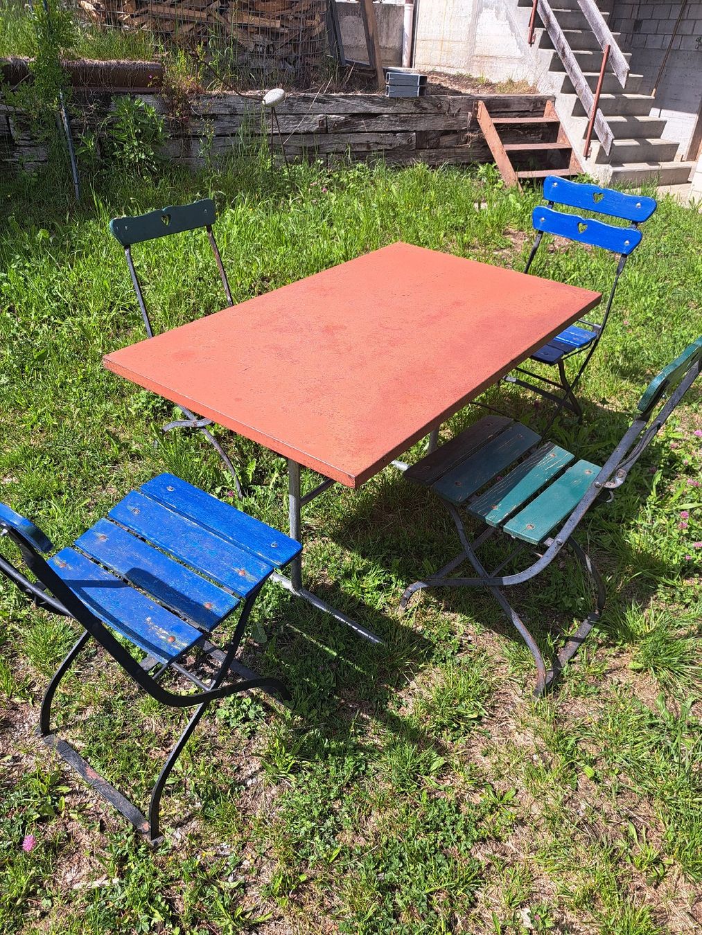 Set di tavolo e panche: Gartentisch aus Blech, klappbar, mit 4 Stühlen, antik – Usato da Fahrni b. Thun venduto da skippy99 1