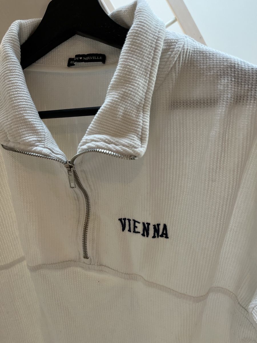 Brandy Melville Maglioni & Felpe: Brandy Melville Vienna Sweater - White – Usato da Zürich venduto da Isabella123 2