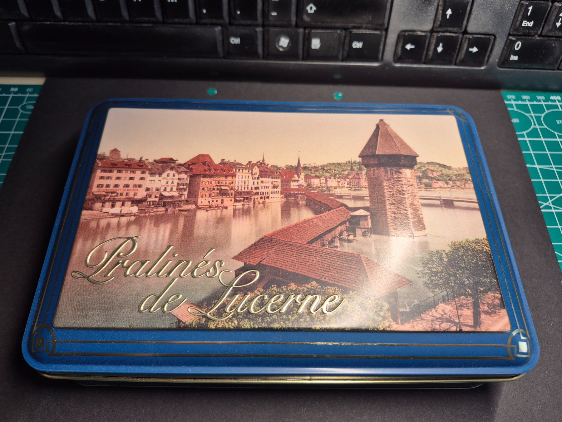 Tutte le decorazioni: Blechdose Pralinés de Lucerne – Usato da Therwil venduto da stiwi_6571
